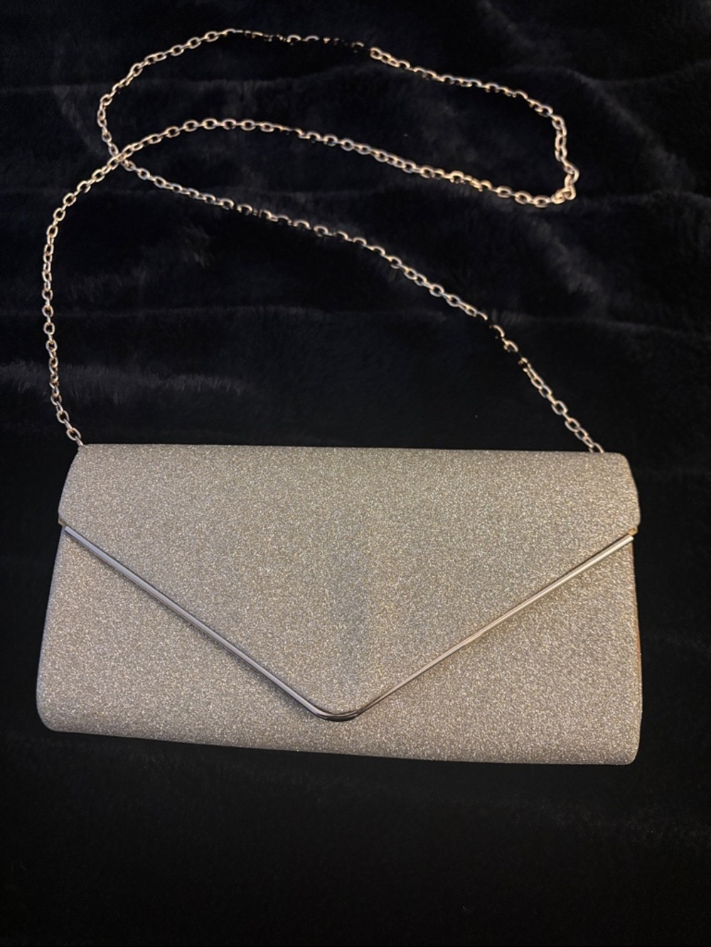 Elegant Silver Glitter Envelope Clutch with Chain Strap